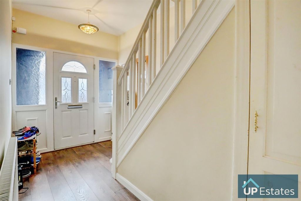 Property photo 3 of 24 Hall