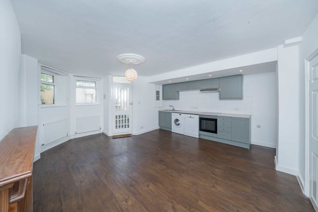 Property photo 2 of 5