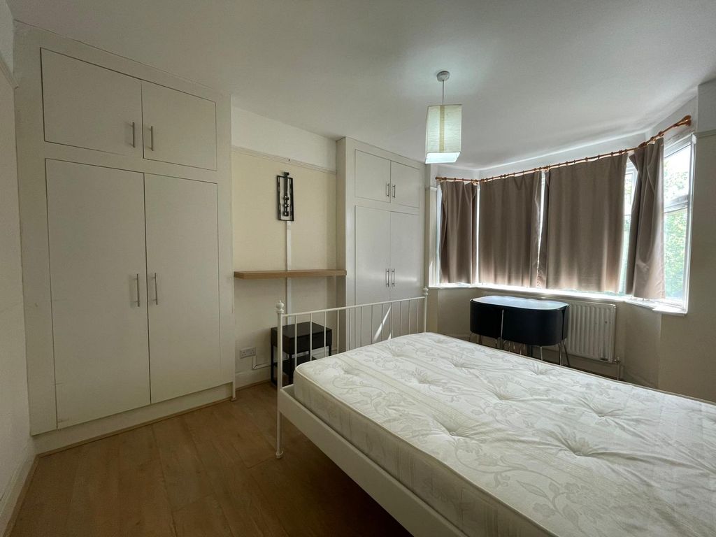 Property photo 3 of 6 Photo 6