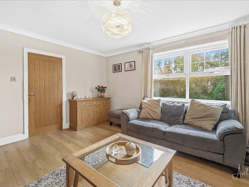 Property photo 3 of 20 Lounge