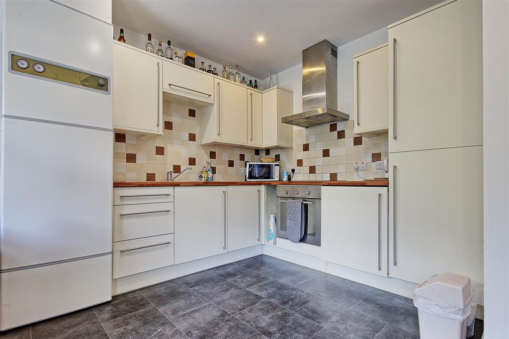 Property photo 2 of 7 Kitchen.Jpg
