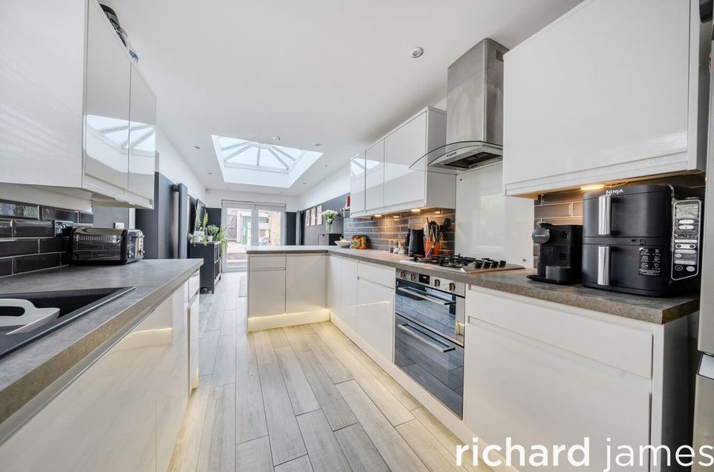 Property photo 3 of 19 142Ecddf19d1441B98Ead832Bf088Bdd