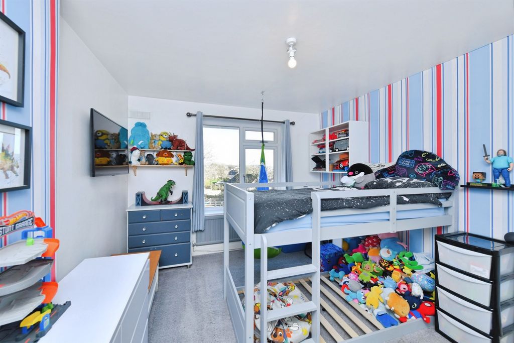 Property photo 3 of 20