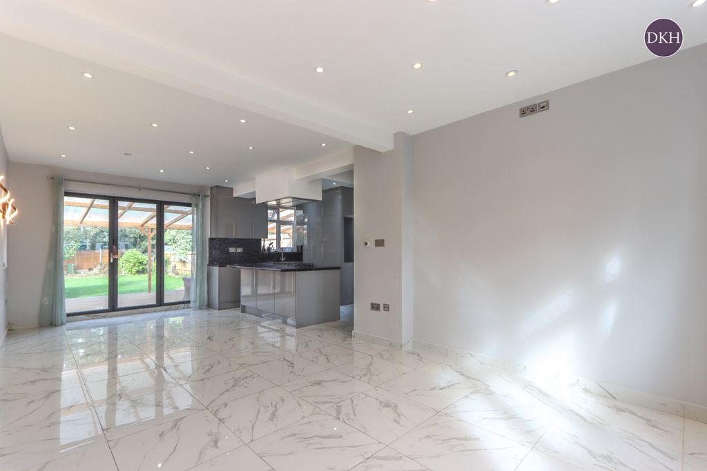 Property photo 3 of 10 Picture No. 05