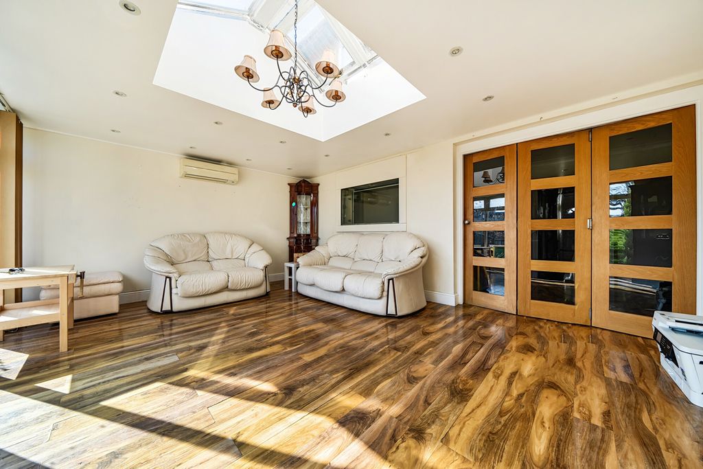 Property photo 3 of 16 1406998-18-699Efe...