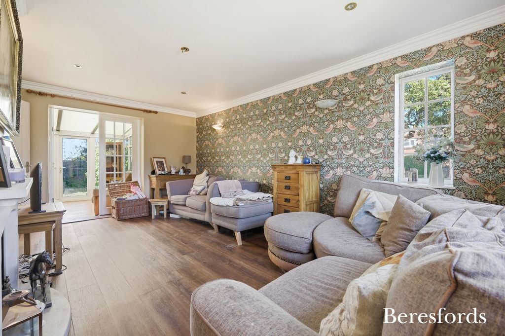 Property photo 2 of 16 Lounge