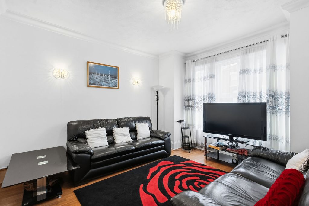 Property photo 3 of 17