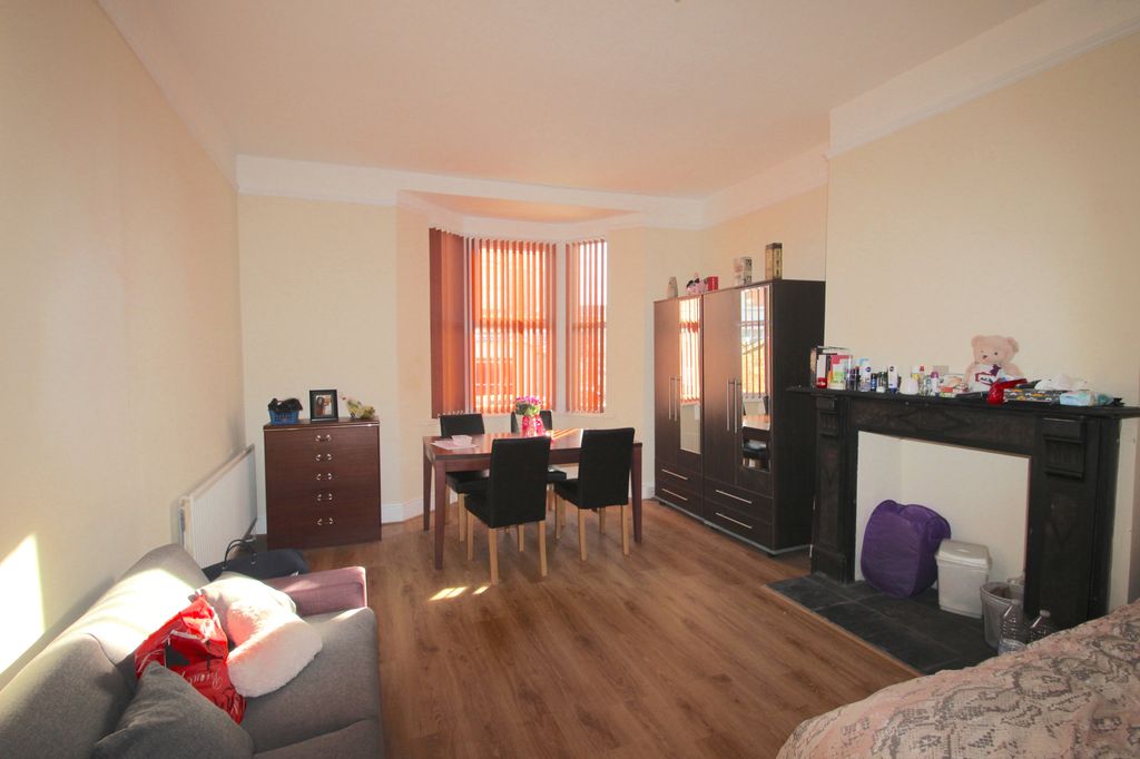 Property photo 3 of 5