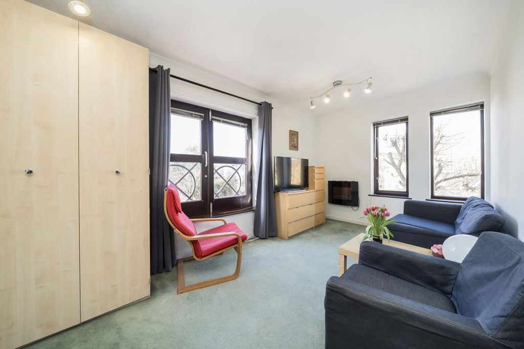 Property photo 3 of 6