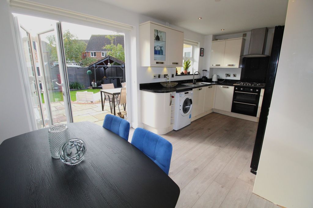 Property photo 3 of 15 Kitchen Diner