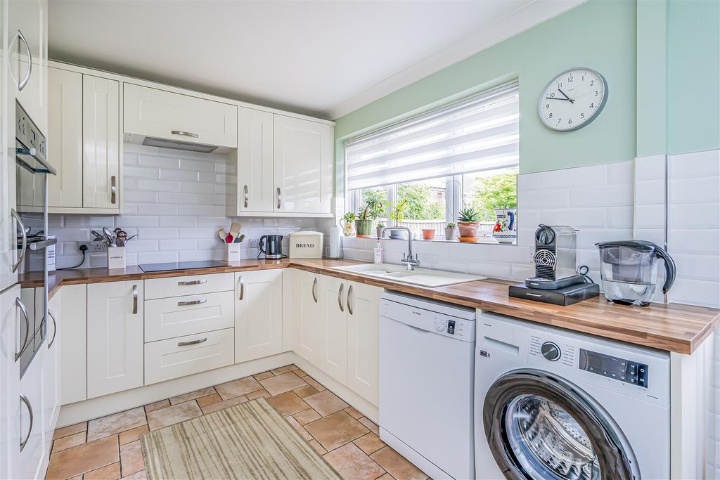 Property photo 3 of 14 Southliegh Road, Emsworth-Porticomarketing-Nexa--6