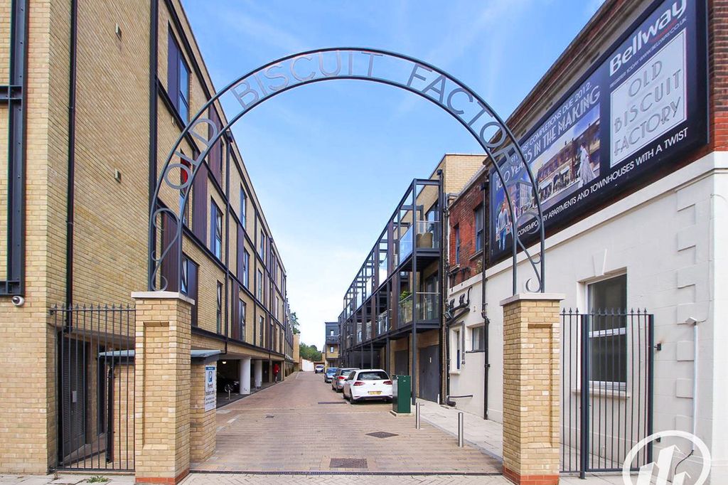 Property photo 2 of 10