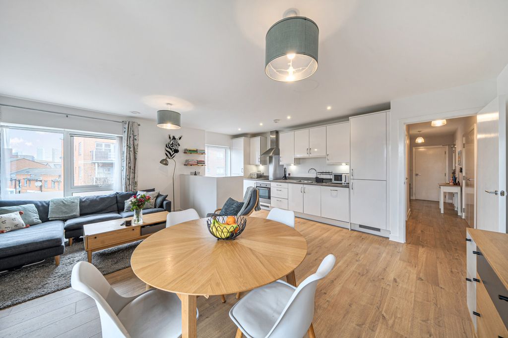 Property photo 1 of 21 Reception