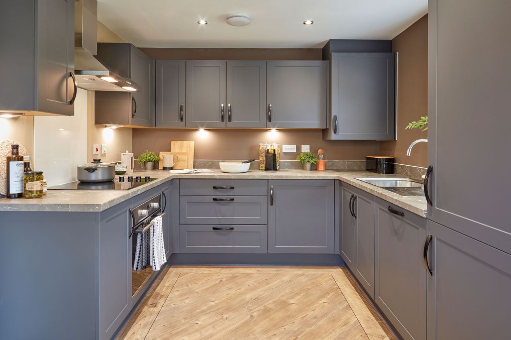 Property photo 2 of 8 Modern Fitted Kitchen In The Moresby