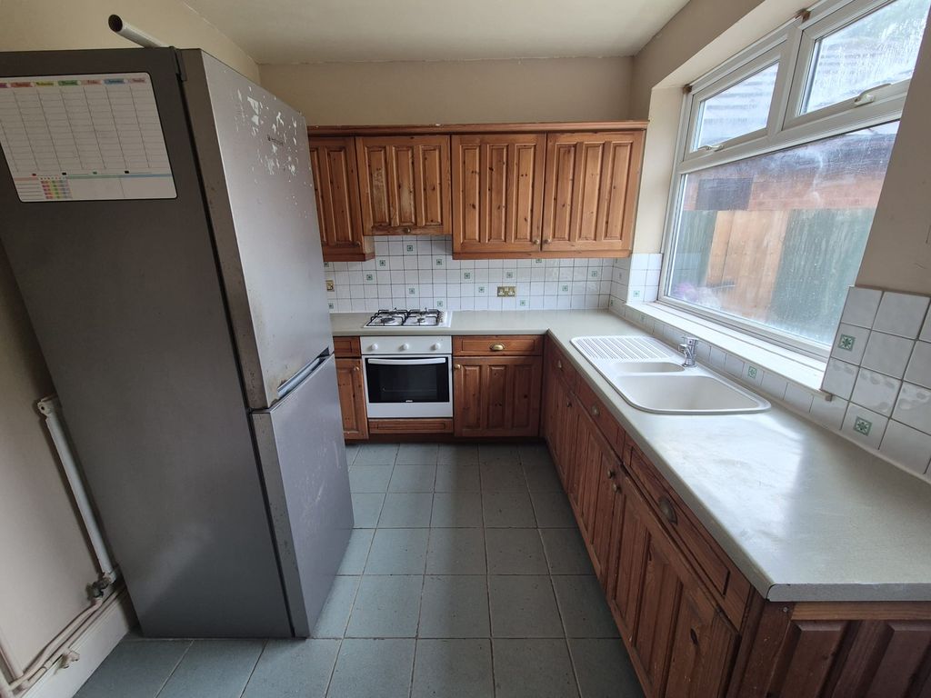 Property photo 3 of 7 Kitchen
