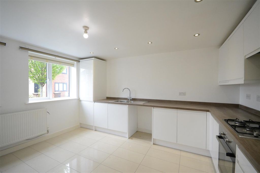 Property photo 3 of 12 Kitchen