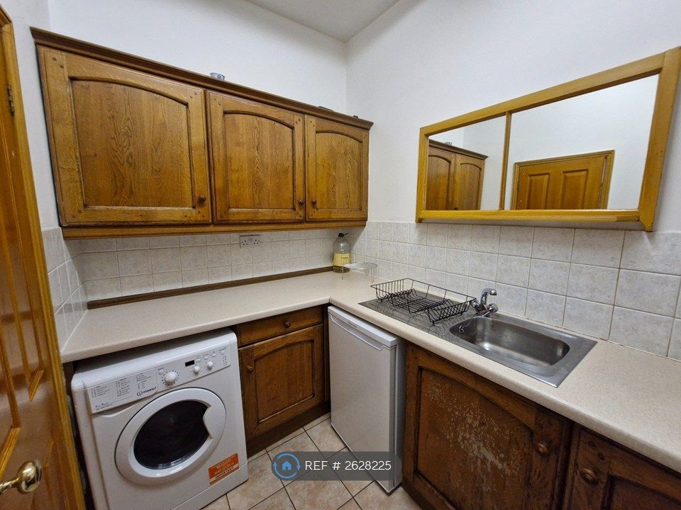 Property photo 2 of 7 Kitchen