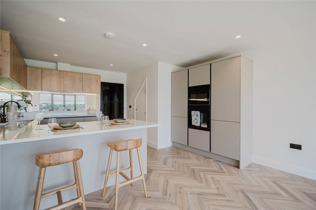 Property photo 3 of 21 Kitchen