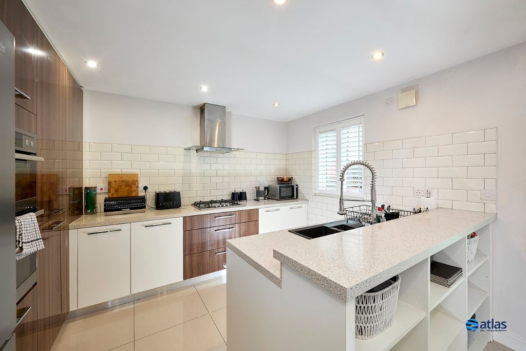 Property photo 3 of 21 Kitchen