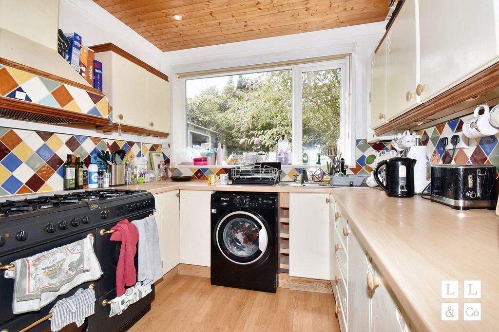 Property photo 3 of 33 Kitchen