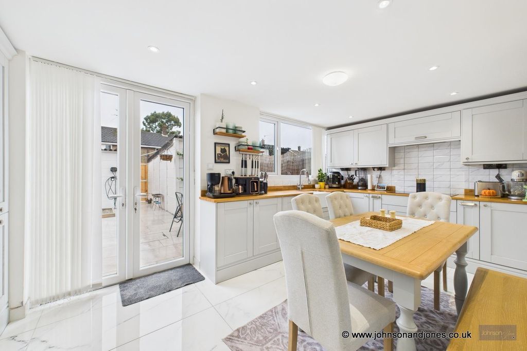 Property photo 1 of 19 2 Kitchen.Jpg