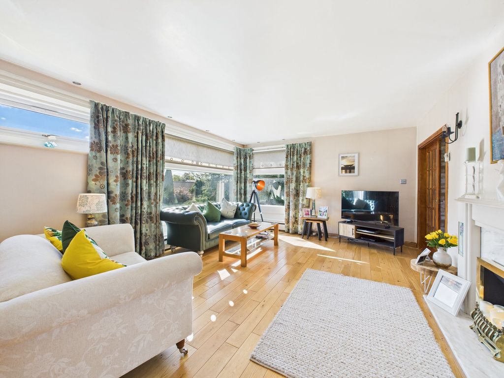 Property photo 2 of 23 Lounge