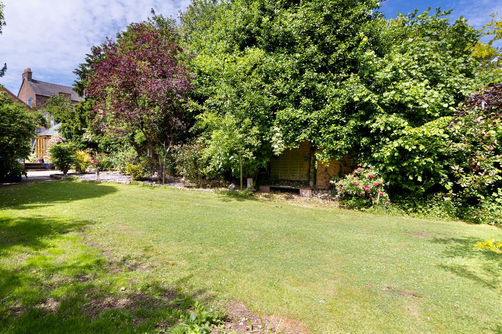 Property photo 2 of 47