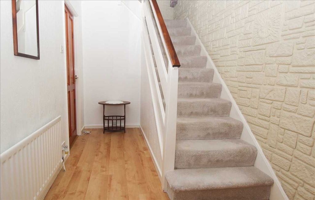 Property photo 2 of 15 Entrance Hall