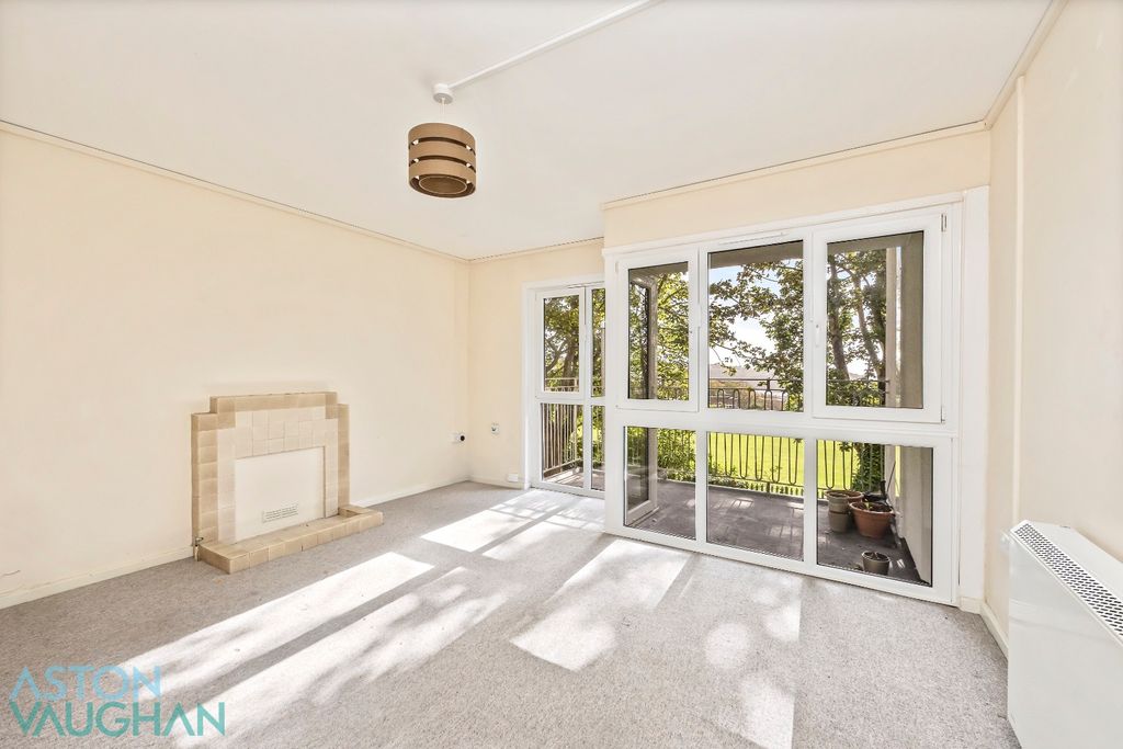 Property photo 2 of 23 4982571