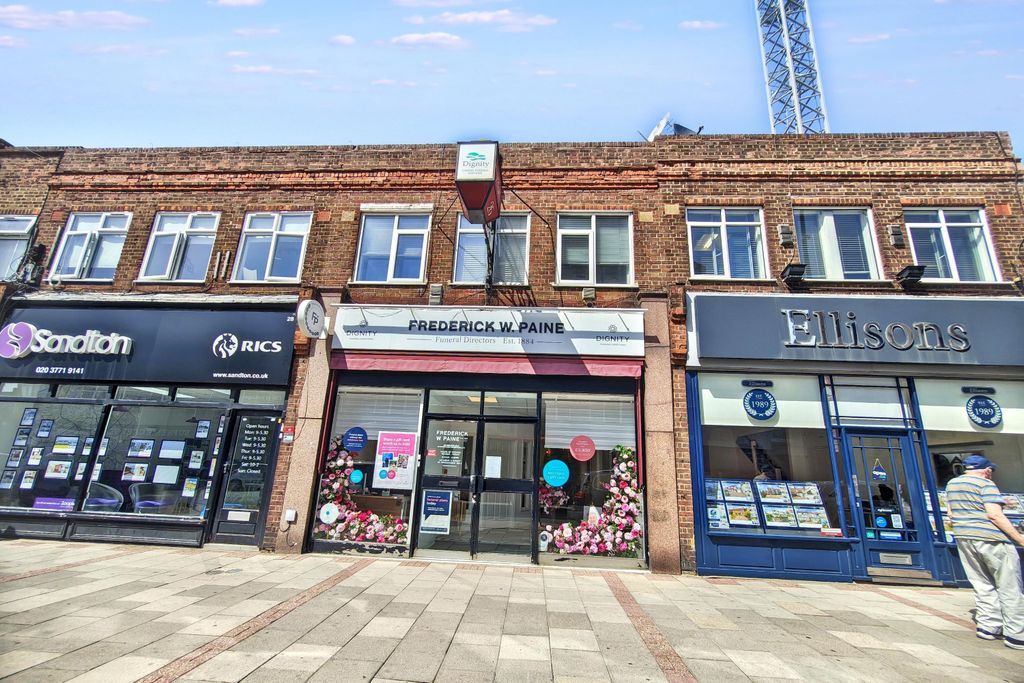 Property photo 1 of 4 26A Crown Lane, Morden, Surrey Sm4 5Bl