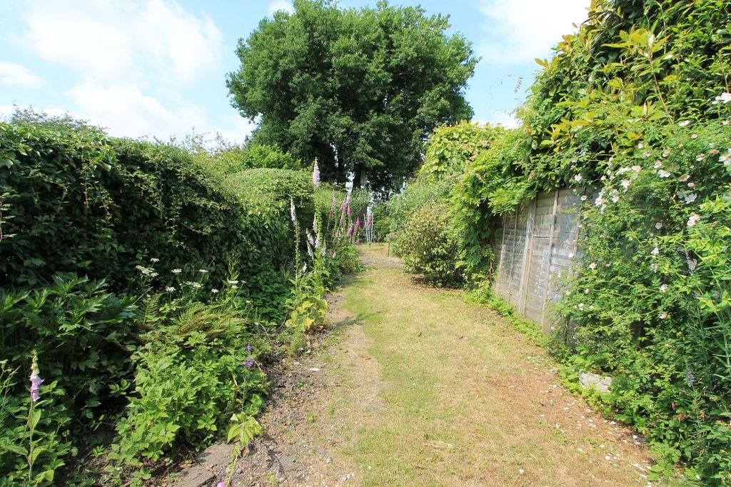 Property photo 2 of 23