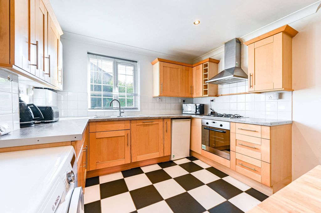 Property photo 3 of 23