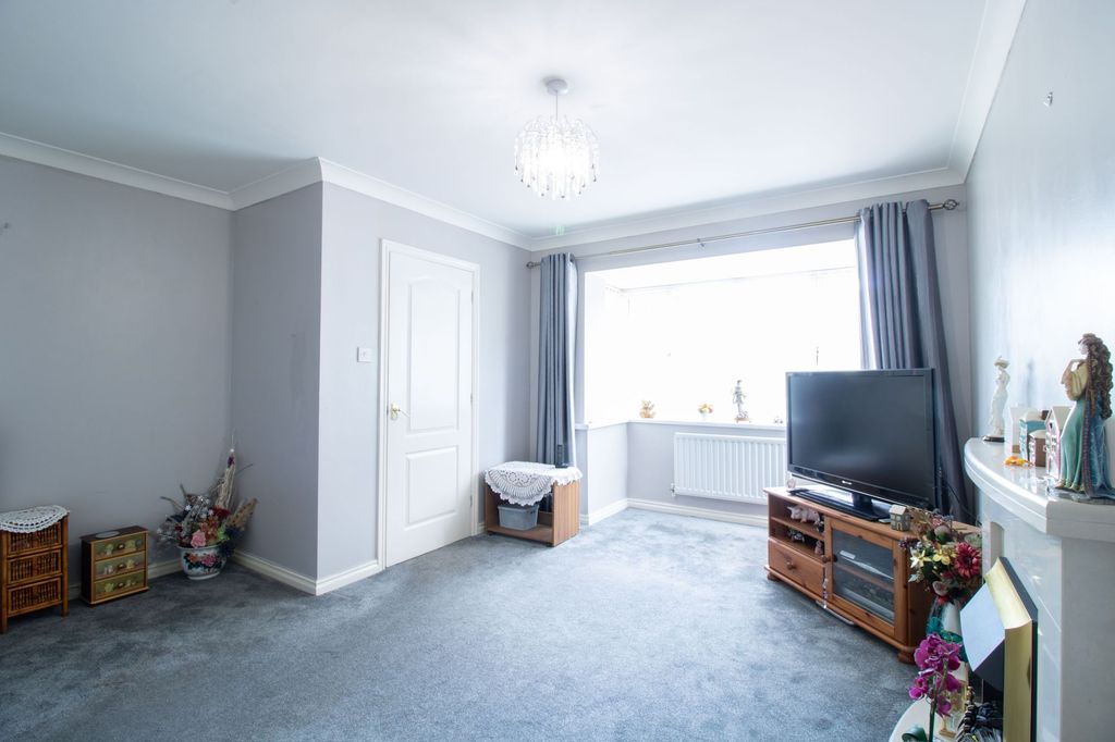 Property photo 2 of 33