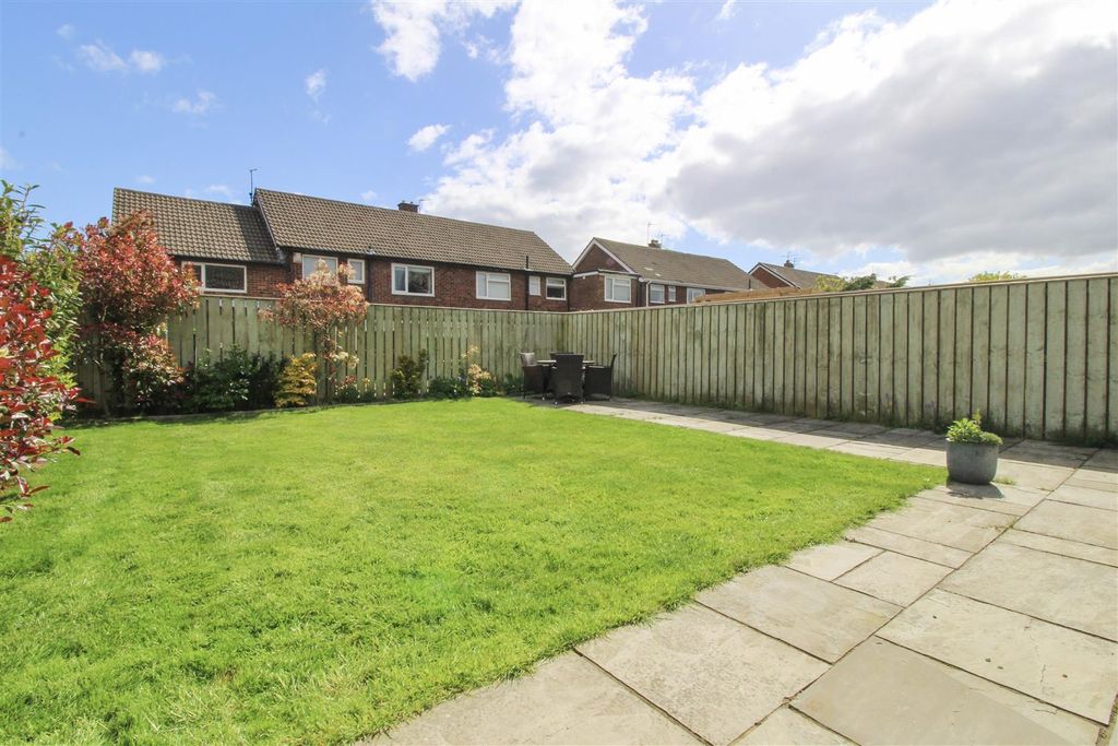 Property photo 2 of 22 Rear Gardens
