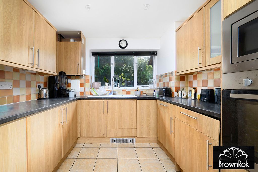 Property photo 2 of 9 W04