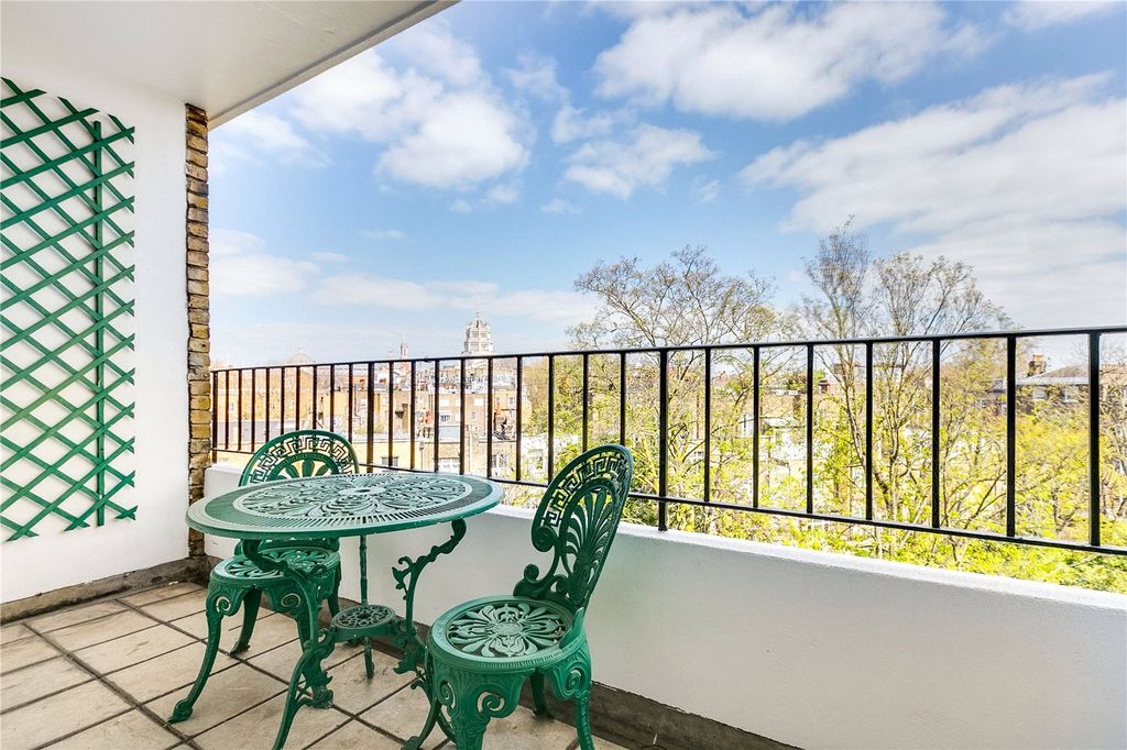 Property photo 2 of 8