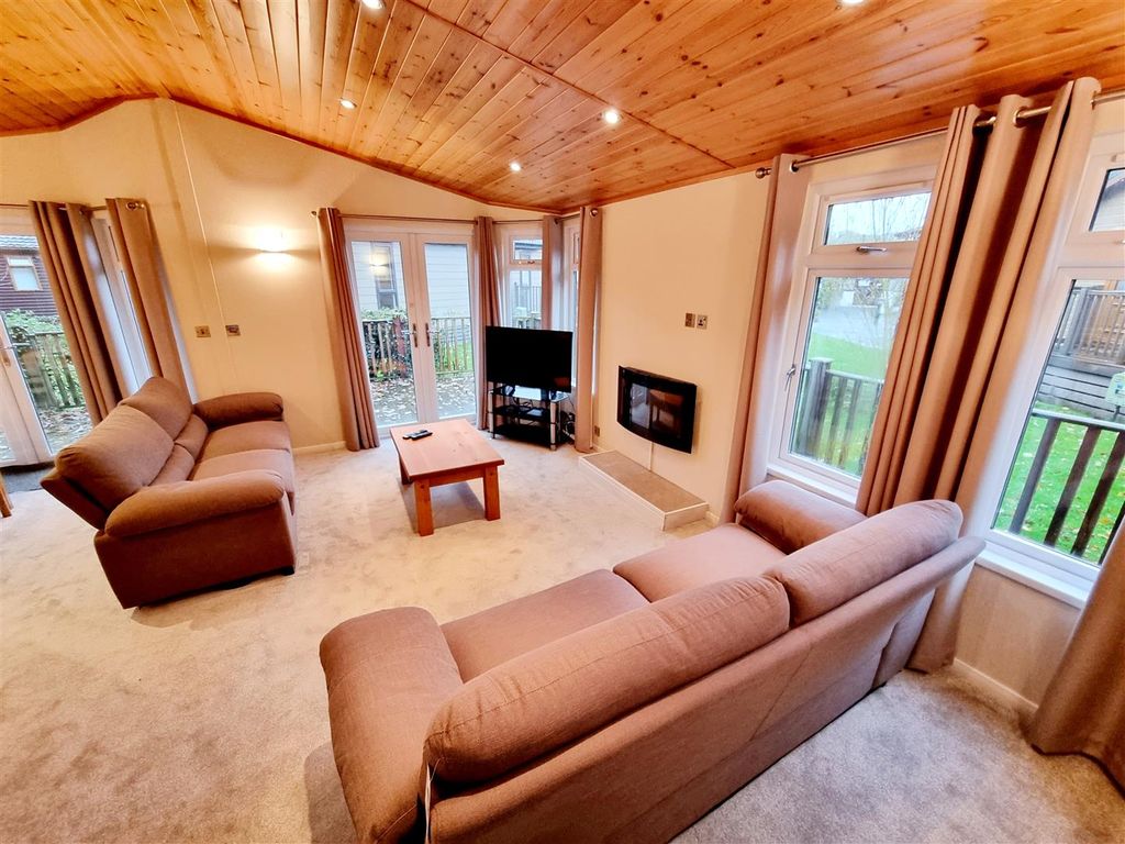 Property photo 2 of 10 Sitting Area