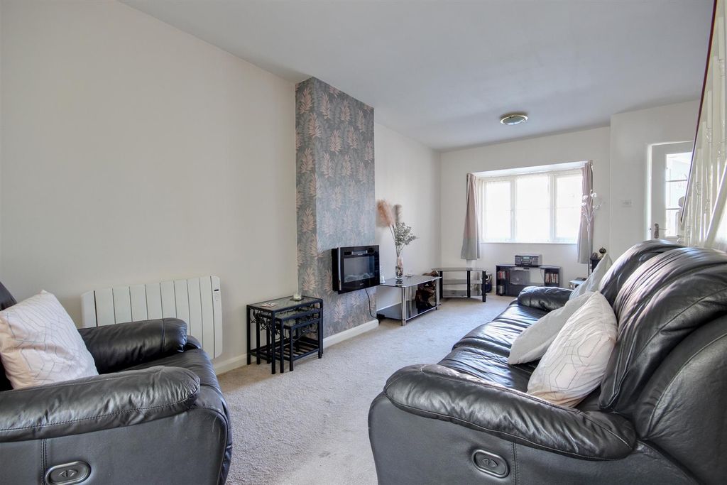 Property photo 3 of 13 Wylies Road (10).Jpg