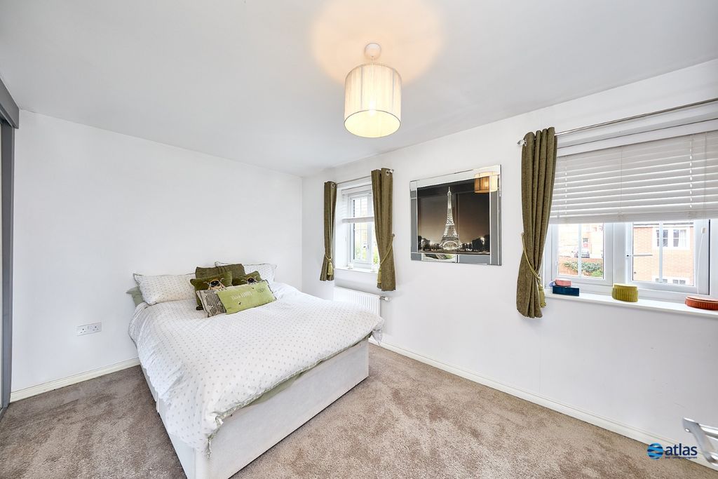 Property photo 3 of 16 Bedroom