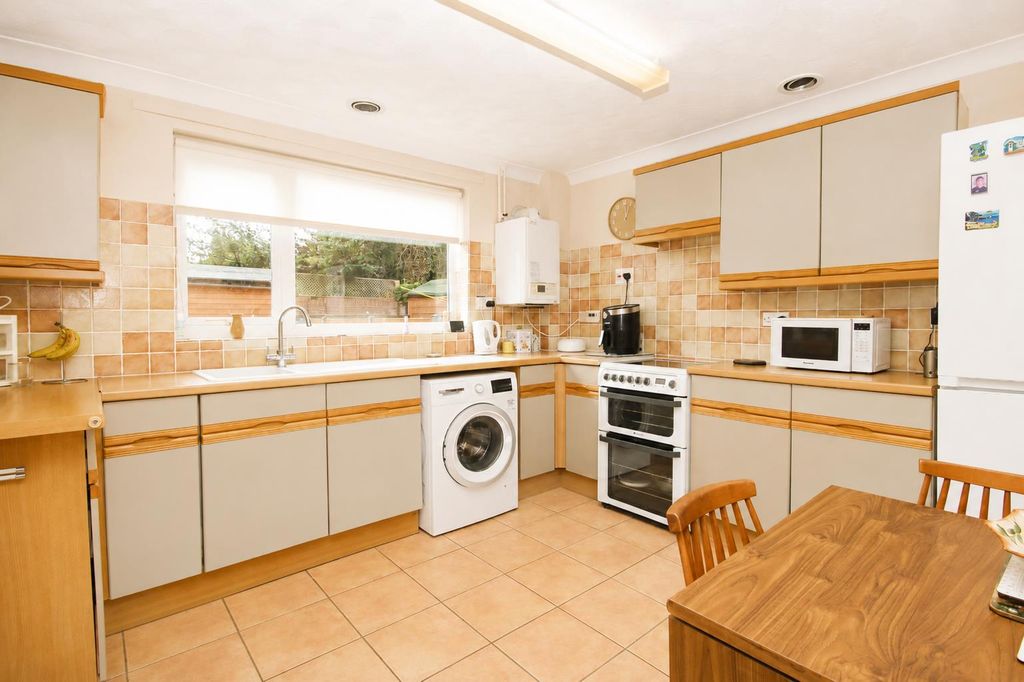 Property photo 3 of 16 31Eadcd6-543E-4Af6-A359-4Accafc6242c.Png