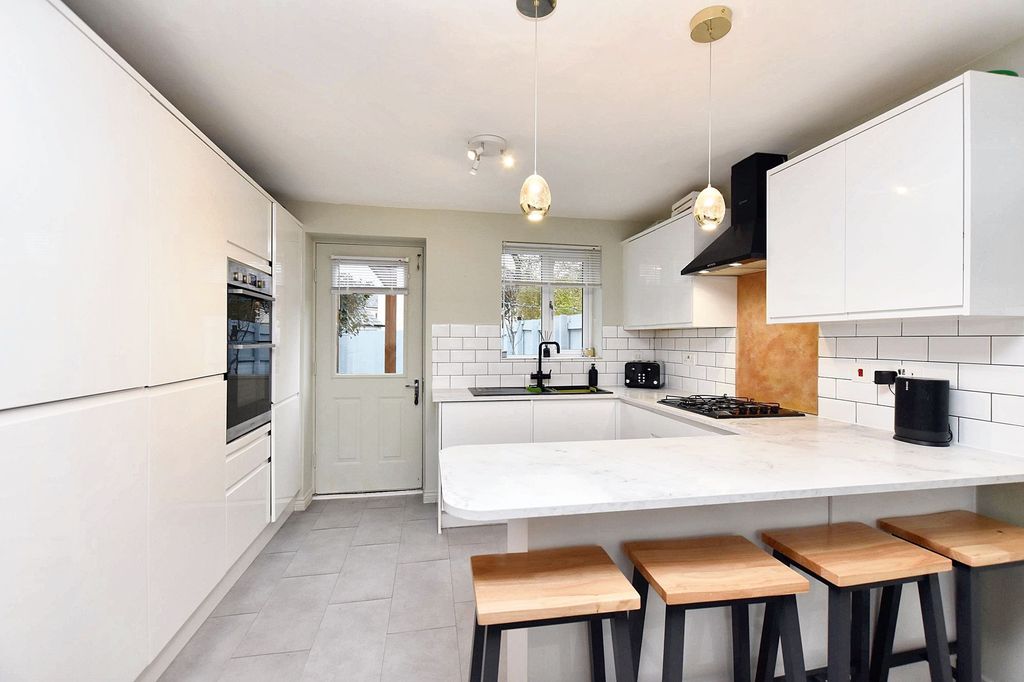 Property photo 3 of 23 Kitchen/Diner