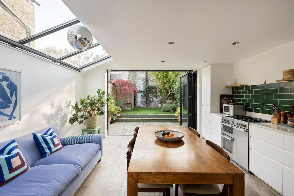 Property photo 2 of 17