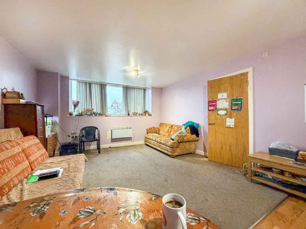 Property photo 2 of 10 Lounge