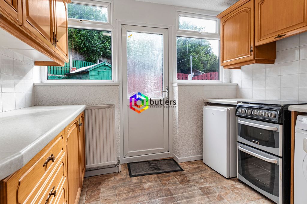 Property photo 3 of 17 Kitchen