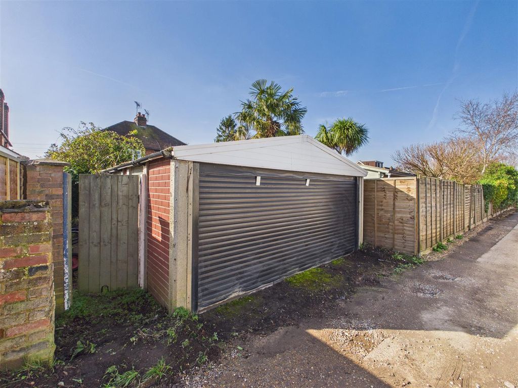 Property photo 2 of 29