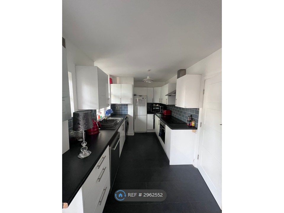 Property photo 2 of 12 Kitchen
