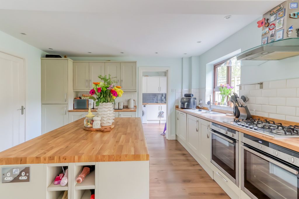 Property photo 2 of 17 Picture No. 18