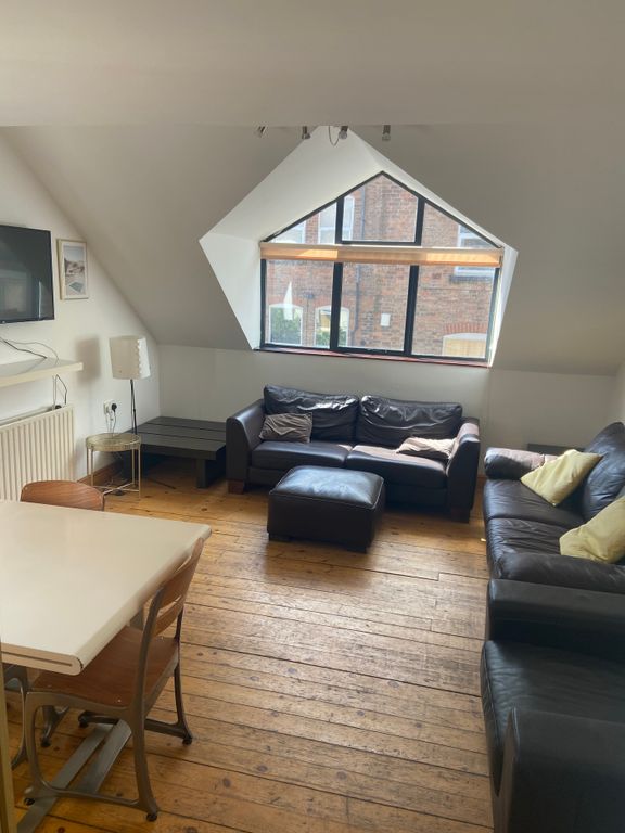 Property photo 2 of 13 A Spacious And Bright Modern Living Room Featuring...