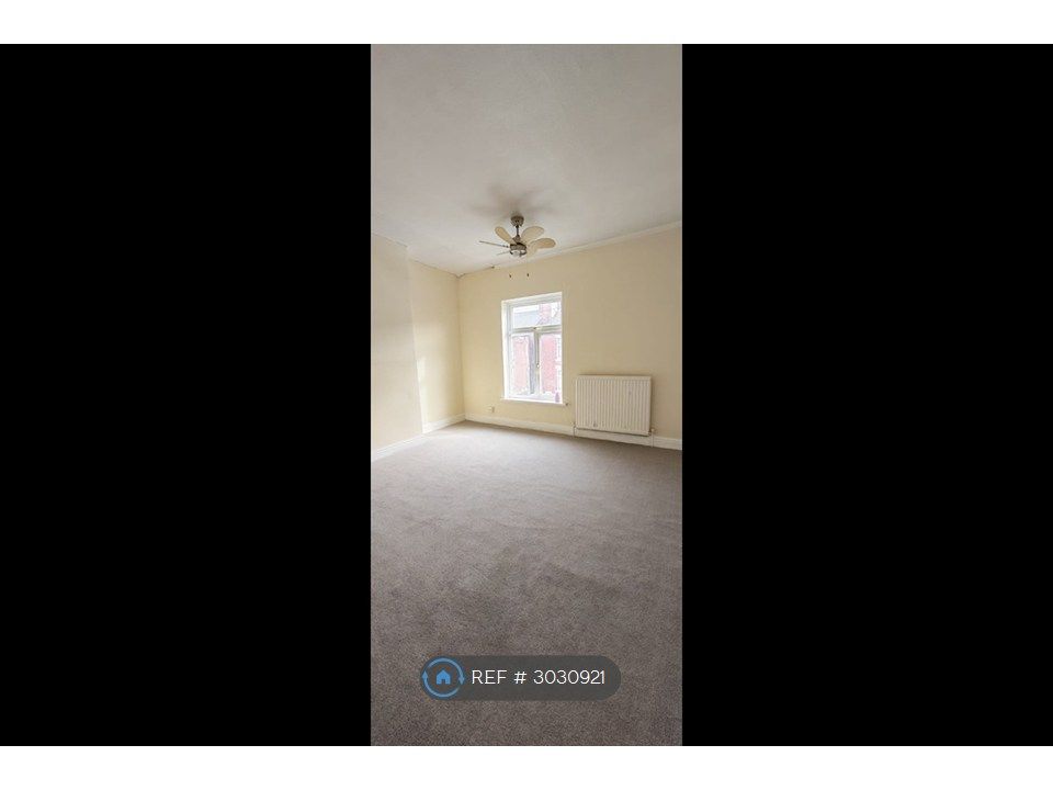 Property photo 3 of 8 Master Bedrrom