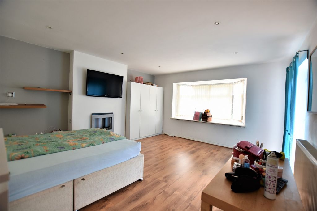 Property photo 3 of 13 Photo 1